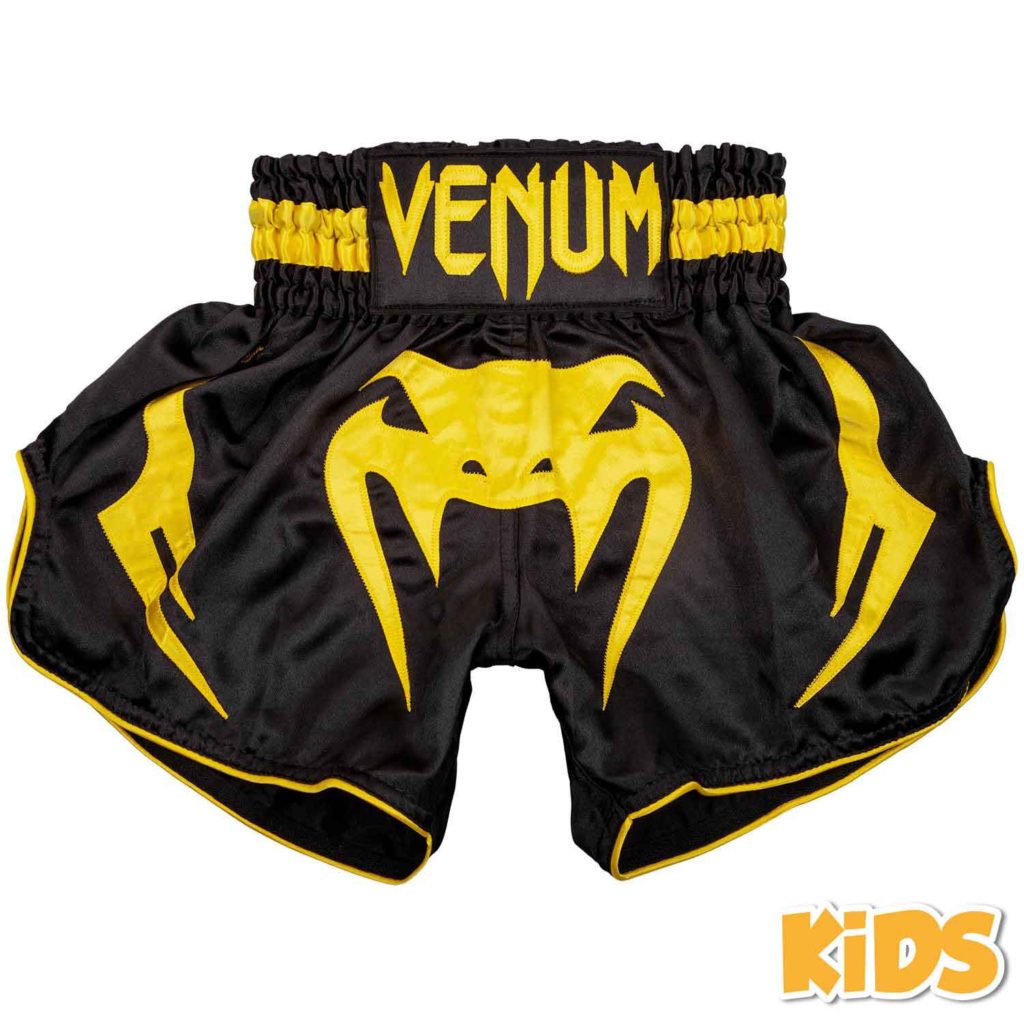 VENUM/ヴェナム BANGKOK INFERNO KIDS MUAY THAI SHORTS／バンコク・インフェルノ キッズ ムエタイショーツ（黒／イエロー）