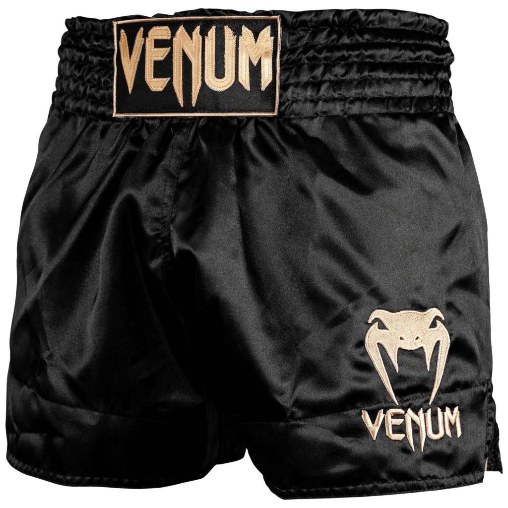 VENUM/ヴェナム MUAY THAI SHORTS CLASSIC／ムエタイショーツ クラシック（黒／ゴールド）