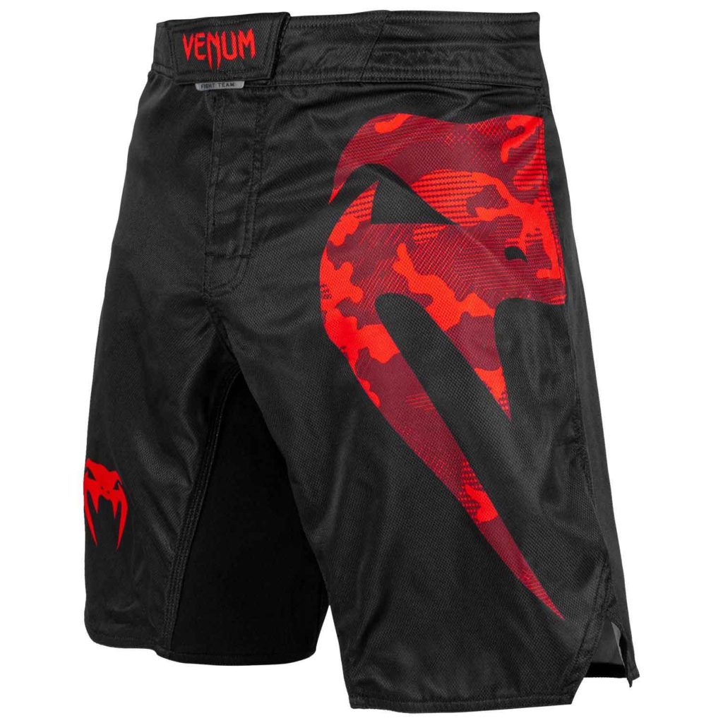 VENUM/ヴェナム LIGHT 3.0 FIGHTSHORTS／ライト 3.0 ファイトショーツ（黒／レッド・カモ ロゴ）