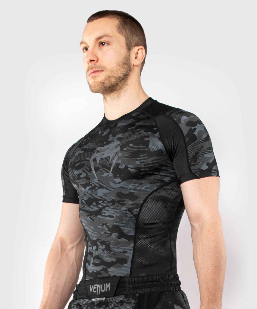 VENUM/ヴェナム DEFENDER RASHGUARD SHORT SLEEVES／ディフェンダー ラッシュガード ショートスリーブ（ダークカモ）