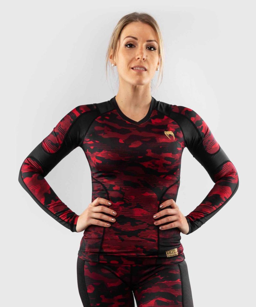 VENUM WOMEN/ヴェナム レディース DEFENDER LONG SLEEVE RASHGUARD／ディフェンダー ロングスリーブ ラッシュガード（黒／レッドカモ）