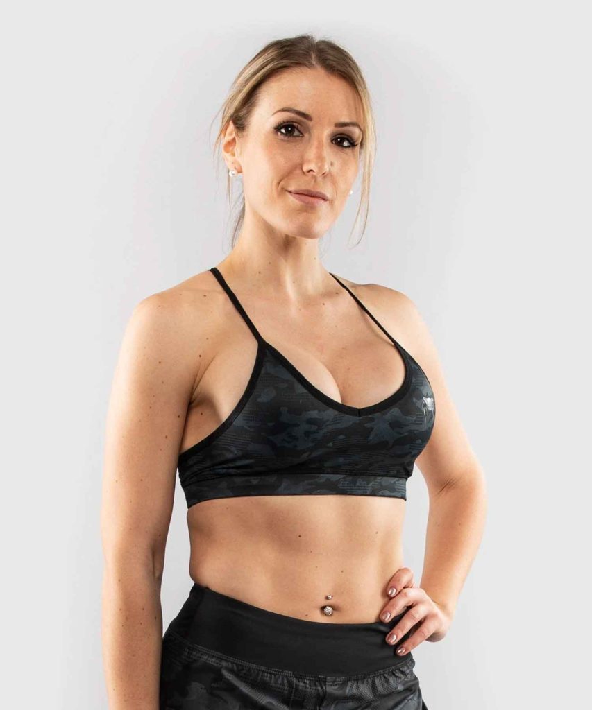 VENUM WOMEN/ヴェナム レディース DEFENDER SPORT BRAS／ディフェンダー スポーツブラ（黒／ダークグレーカモ）