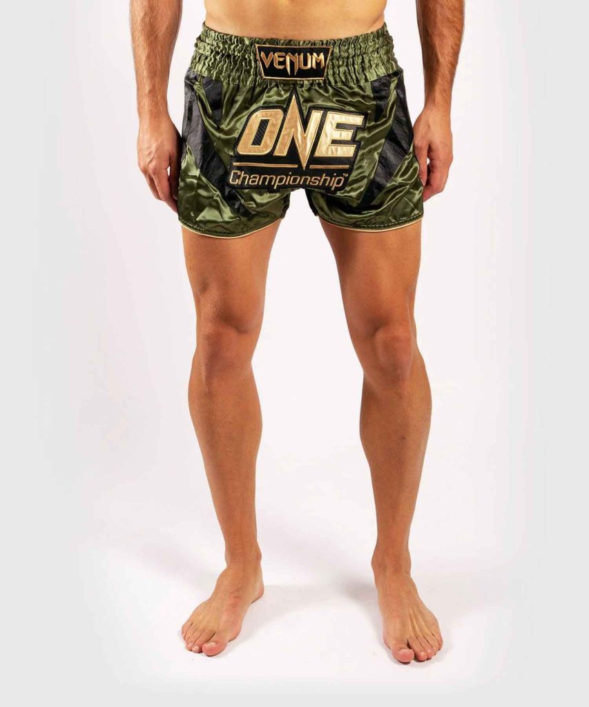 VENUM/ヴェナム VENUM X ONE FC MUAY THAI SHORTS／ヴェナム×ONE FC ムエタイショーツ（カーキ／ゴールド）