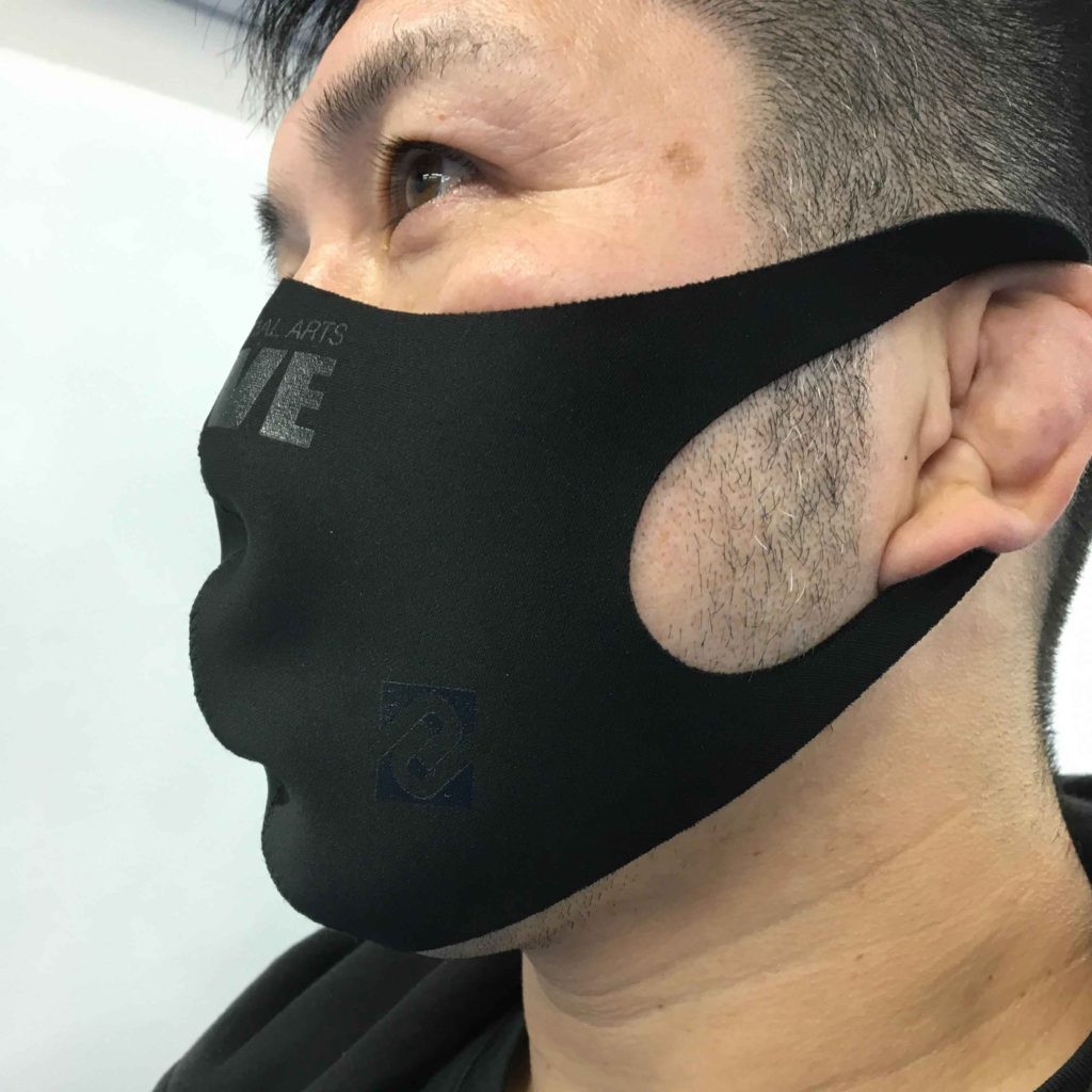 CAVEマスク(保冷剤なし版)マットブラック 奥野泰舗 サイド