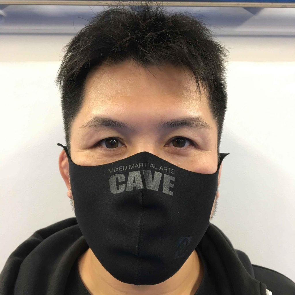 CAVEマスク(保冷剤なし版)マットブラック 奥野泰舗 正面