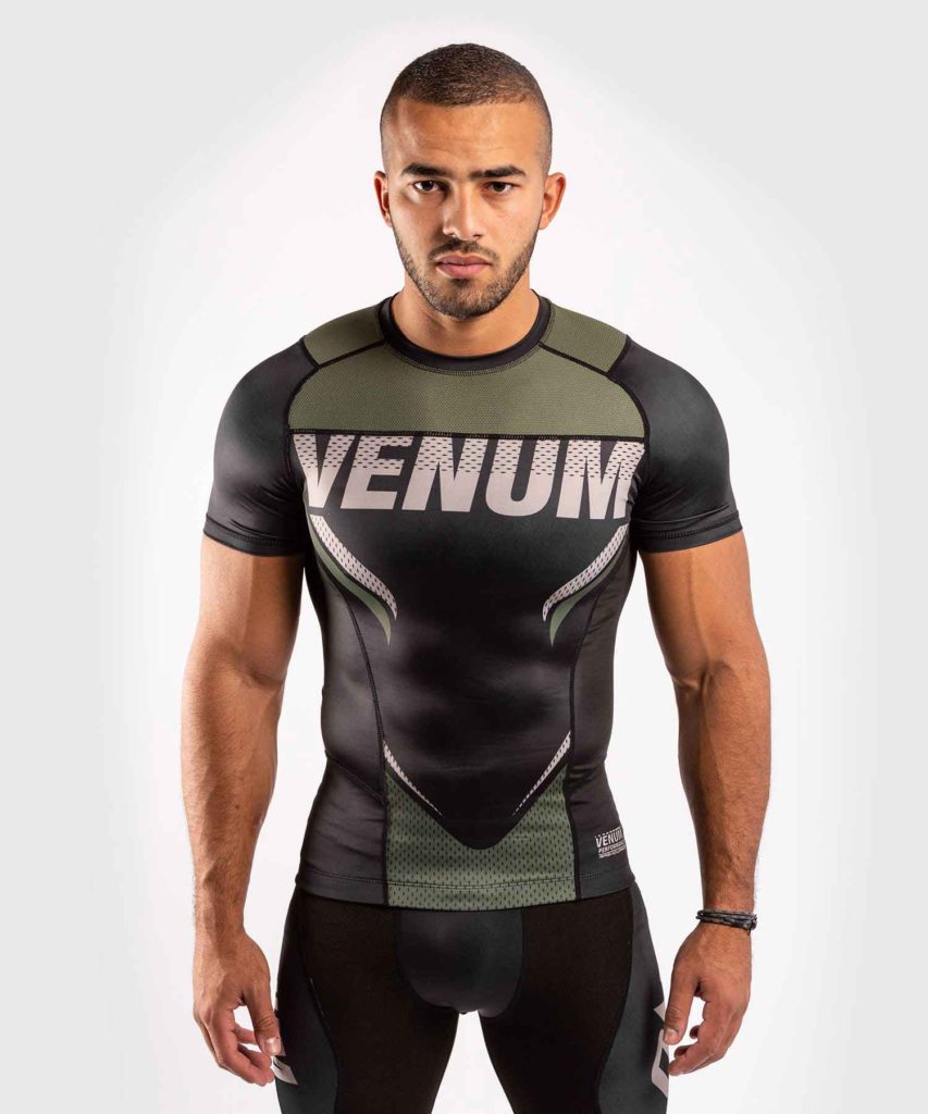 VENUM/ヴェナム VENUM×ONE FC IMPACT RASHGUARD SHORT SLEEVES／VENUM×ONE FC インパクト ラッシュガード ショートスリーブ（黒／カーキ）