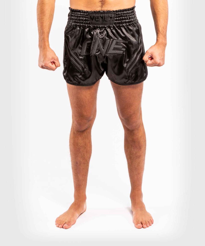 VENUM/ヴェナム VENUM×ONE FC IMPACT MUAY THAI SHORTS／VENUM×ONE FC インパクト ムエタイショーツ（マットブラック）