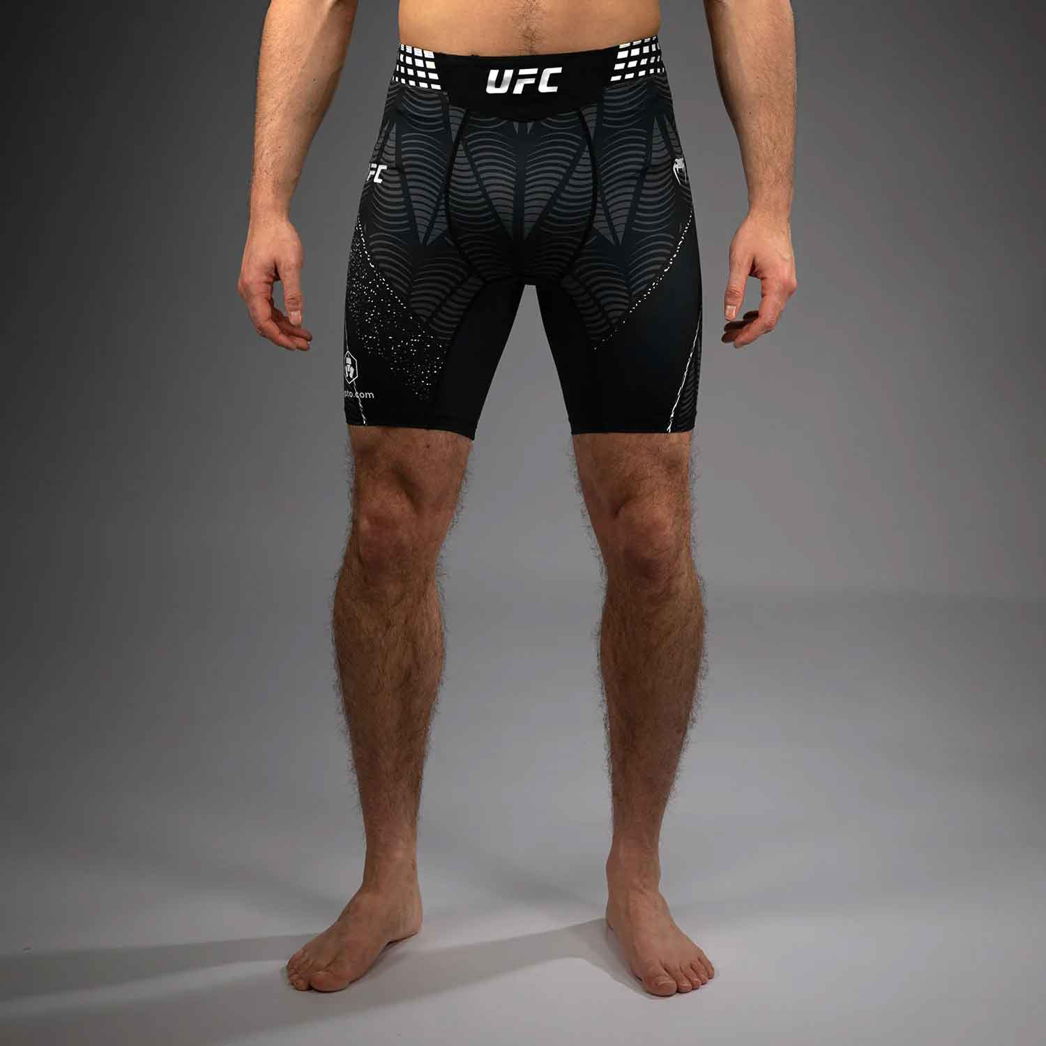 UFC Zenith by Venum Authentic Fight Night Men’s Black Vale Tudo Short／UFC ゼニス by ヴェナム オーセンティック ファイトナイト メンズ バーリトゥードショーツ（ブラック）