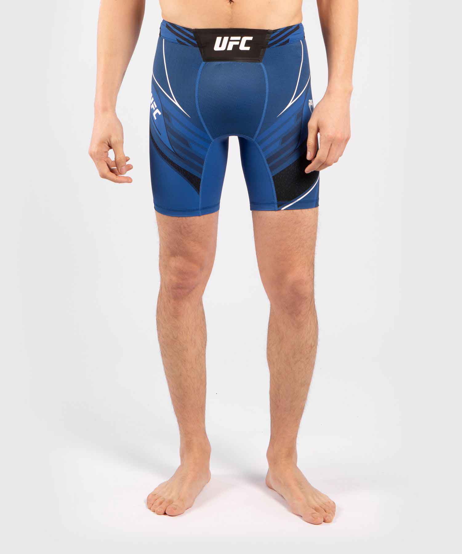 UFC VENUM AUTHENTIC FIGHT NIGHT MEN'S VALE TUDO SHORTS SHORT FIT／UFC VENUM オーセンティック ファイトナイト メンズ バーリトゥードショーツ ショートフィット（ブルー／黒）