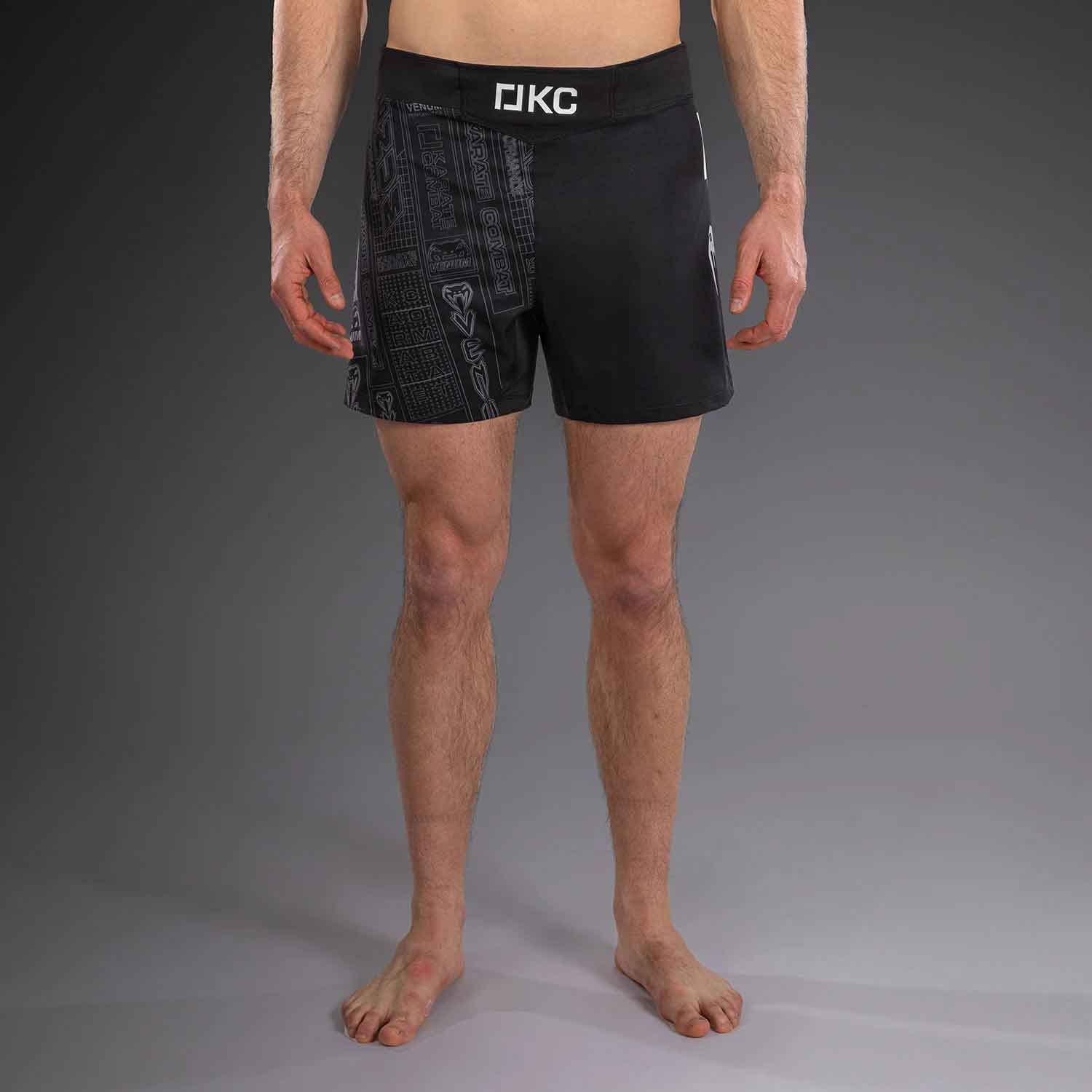 Karate Combat by Venum Fight Shorts／カラテ・コンバット by VENUM ファイトショーツ