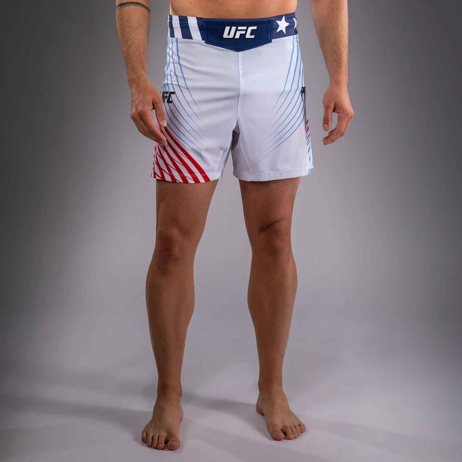 Official UFC Freedom 250 by Venum Authentic Fight Night Men's White Short Fit Short／オフィシャル UFC フリーダム 250 by ヴェナム オーセンティック ファイトナイト メンズ ショートフィット ファイトショーツ（白）