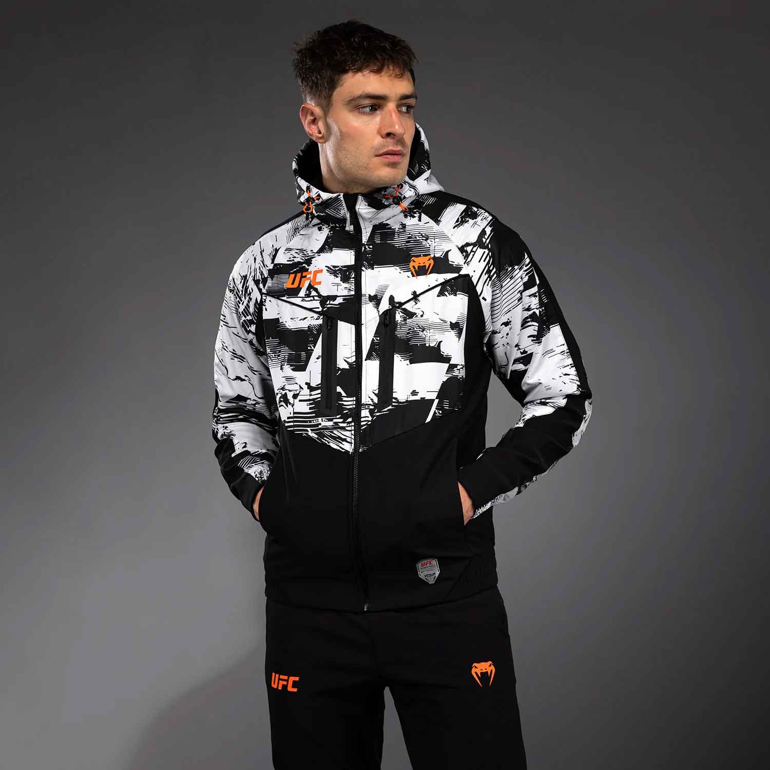 UFC Zenith by Venum Authentic Fight Week Men's White Zip Hoodie／UFC ゼニス by Venum オーセンティック ファイトウィーク メンズ ホワイト ジップ フーディー（トラックジャケット）