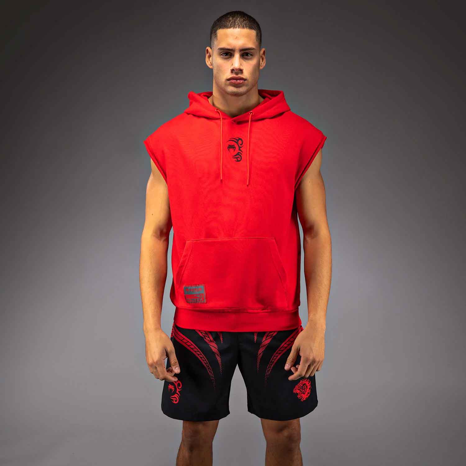 Venum x Mike Tyson Tiger Sleeveless Hoodie／ヴェナム×マイク・タイソン タイガー スリーブレス フーディ（パーカー）レッド