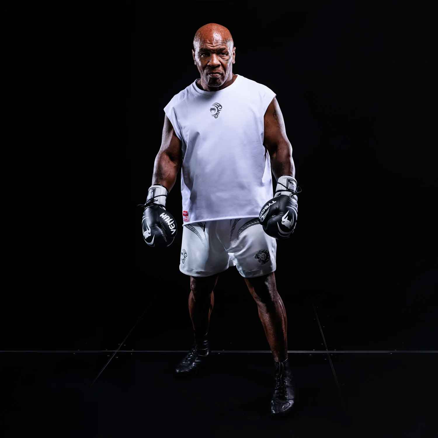 Venum x Mike Tyson Tiger Sleeveless T-Shirt／ヴェナム×マイク・タイソン タイガー スリーブレスTシャツ（ホワイト）