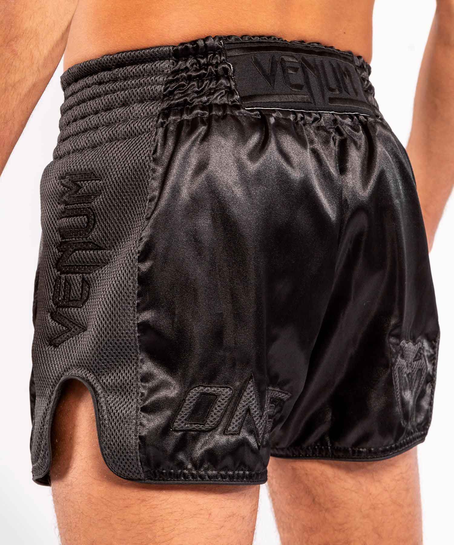 VENUM／ヴェナム　ムエタイショーツ　　VENUM×ONE FC IMPACT MUAY THAI SHORTS／VENUM×ONE FC インパクト ムエタイショーツ（マットブラック）