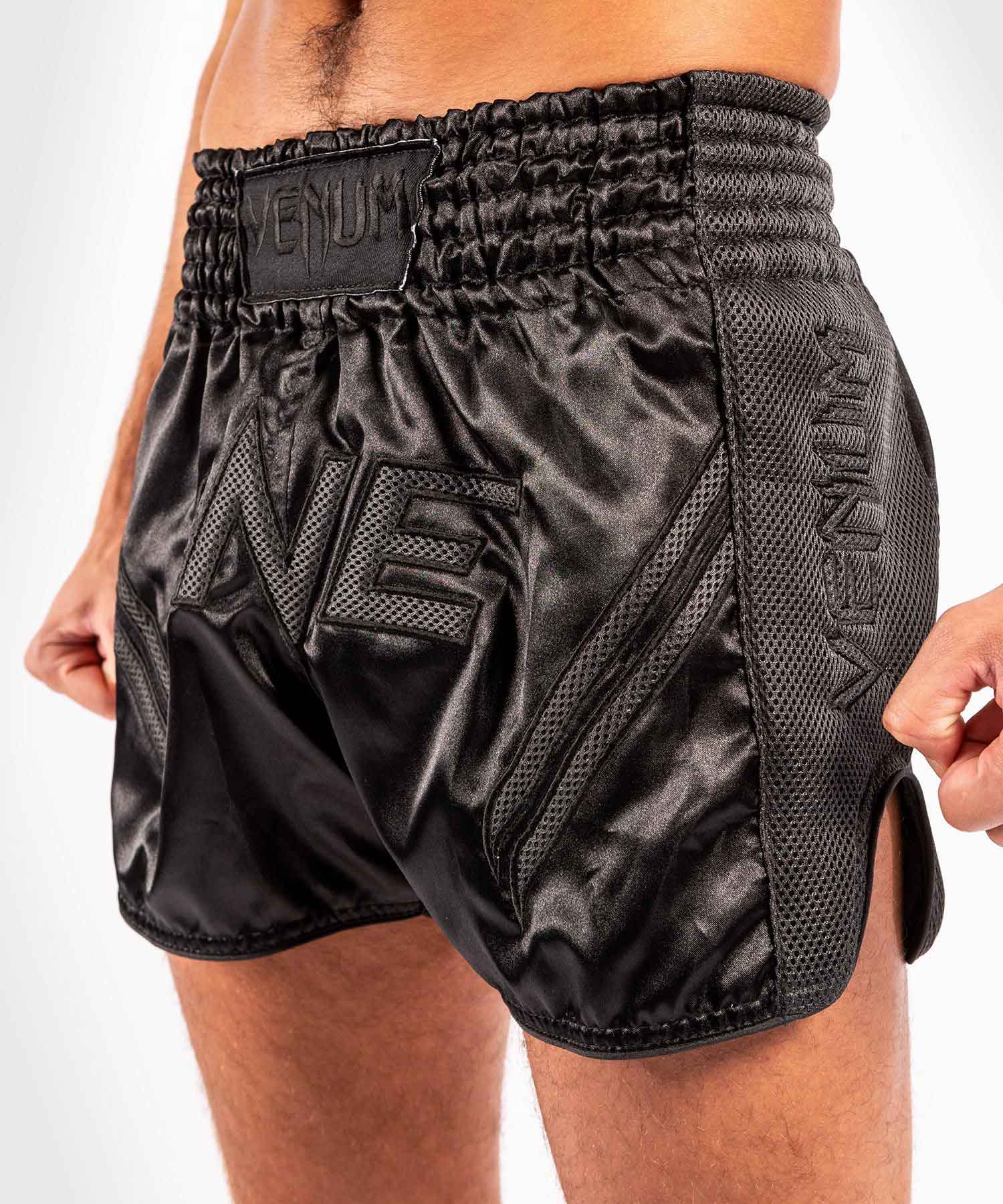 VENUM／ヴェナム　ムエタイショーツ　　VENUM×ONE FC IMPACT MUAY THAI SHORTS／VENUM×ONE FC インパクト ムエタイショーツ（マットブラック）