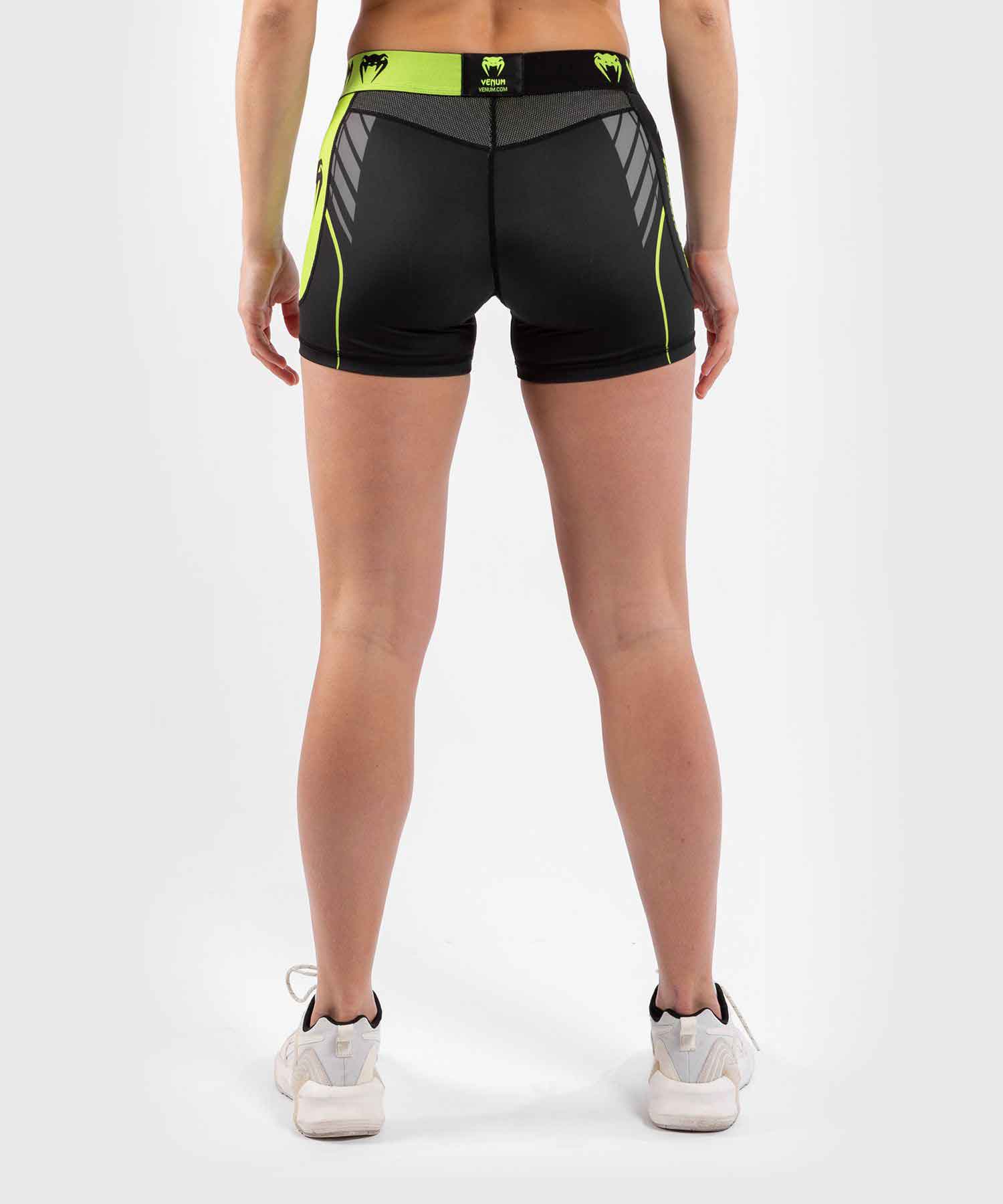 VENUM WOMEN／レディース　ショーツ　　TRAINING CAMP 3.0 WOMEN COMPRESSION SHORTS／トレーニングキャンプ 3.0 レディース コンプレッションショーツ