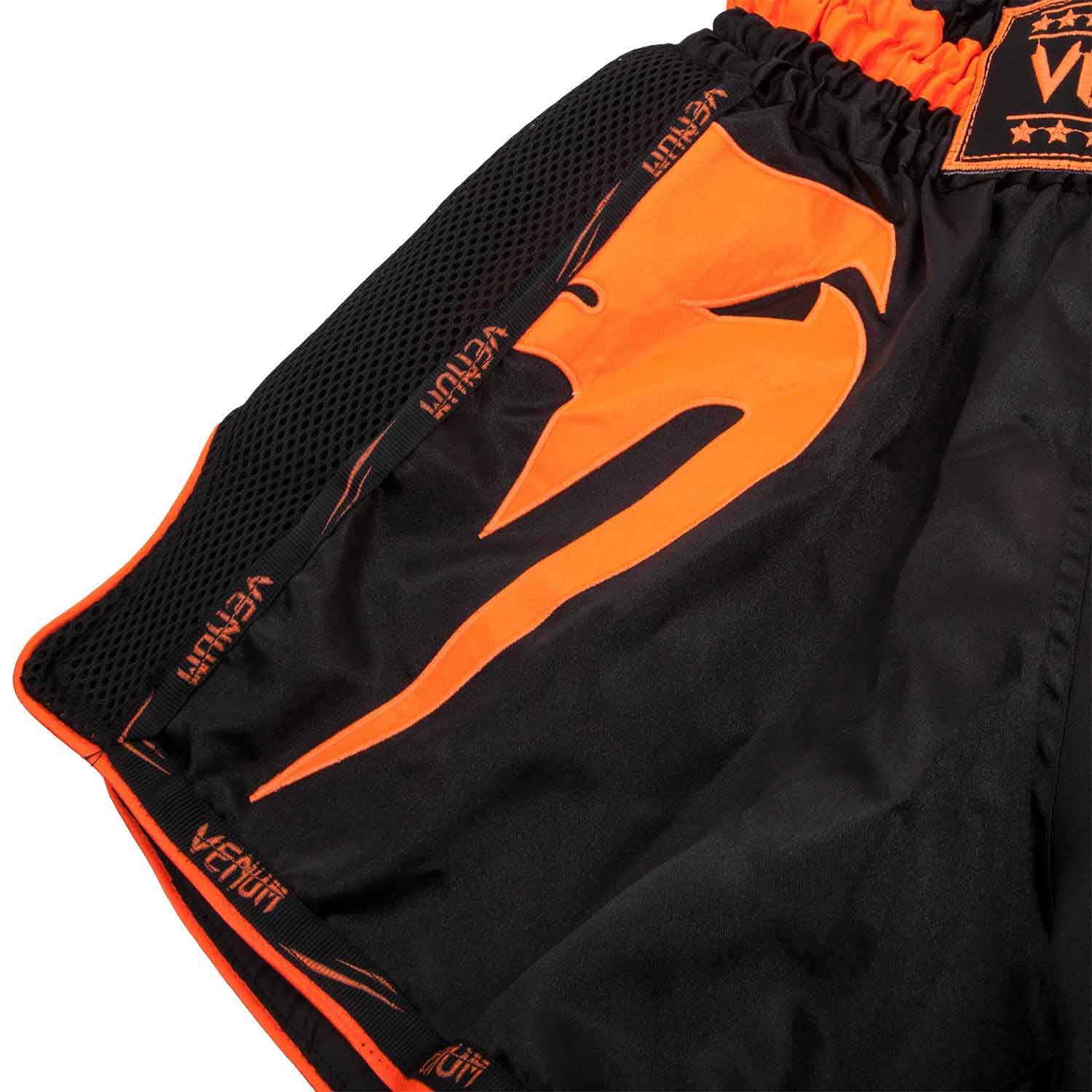 VENUM／ヴェナム　ムエタイショーツ　　GIANT MUAY THAI SHORTS／ジャイアント ムエタイショーツ（黒／ネオ・オレンジ）