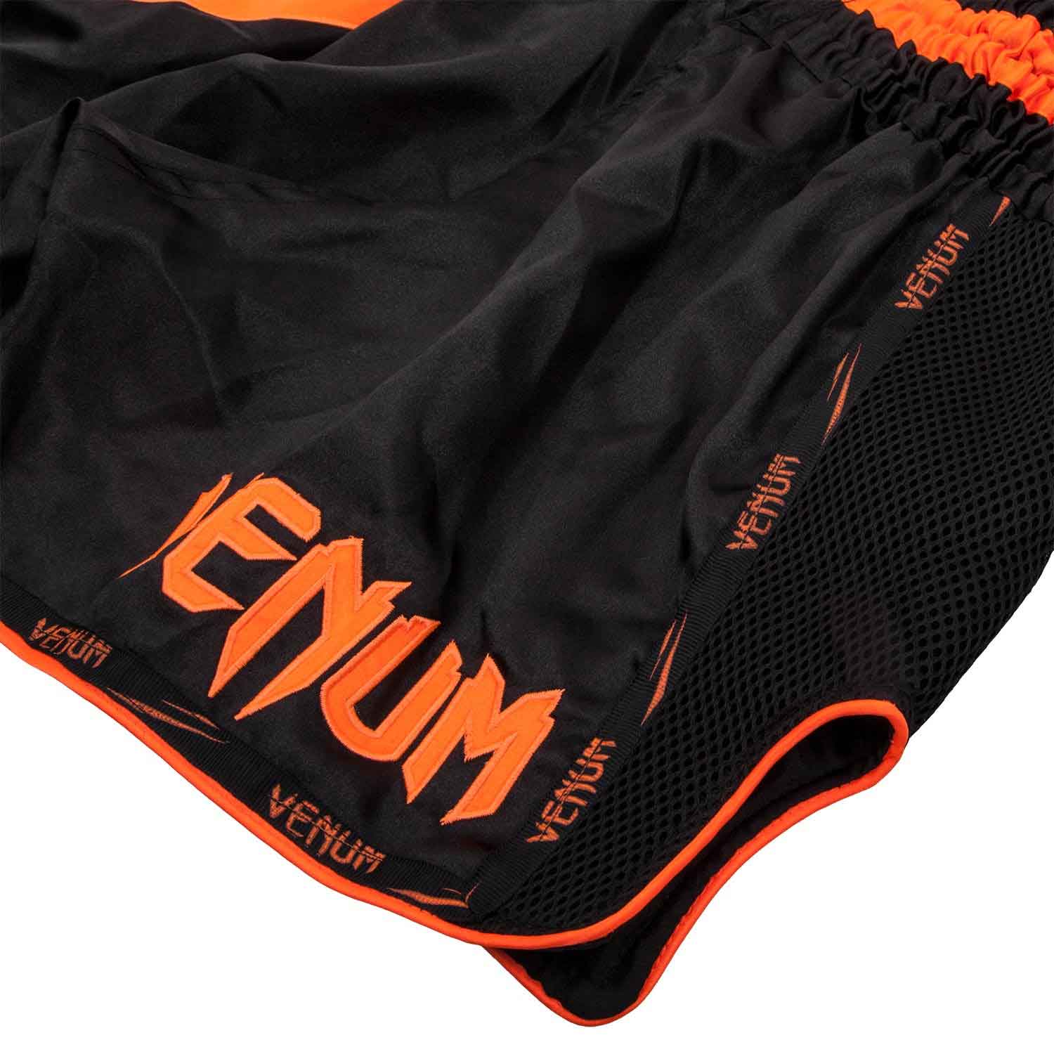 VENUM／ヴェナム　ムエタイショーツ　　GIANT MUAY THAI SHORTS／ジャイアント ムエタイショーツ（黒／ネオ・オレンジ）