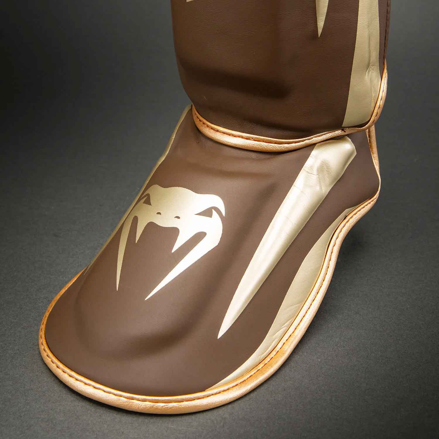 VENUM／ヴェナム　シンガード（レガース）　　Elite Shin Guards／エリート シンガード（ダークブラウン／ゴールド）