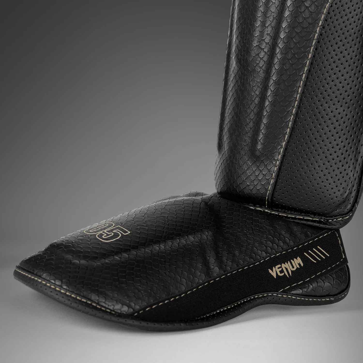 VENUM／ヴェナム　シンガード（レガース）　　Impact Evo Scales Shinguards／インパクト エヴォ スケール シンガード（ブラック）