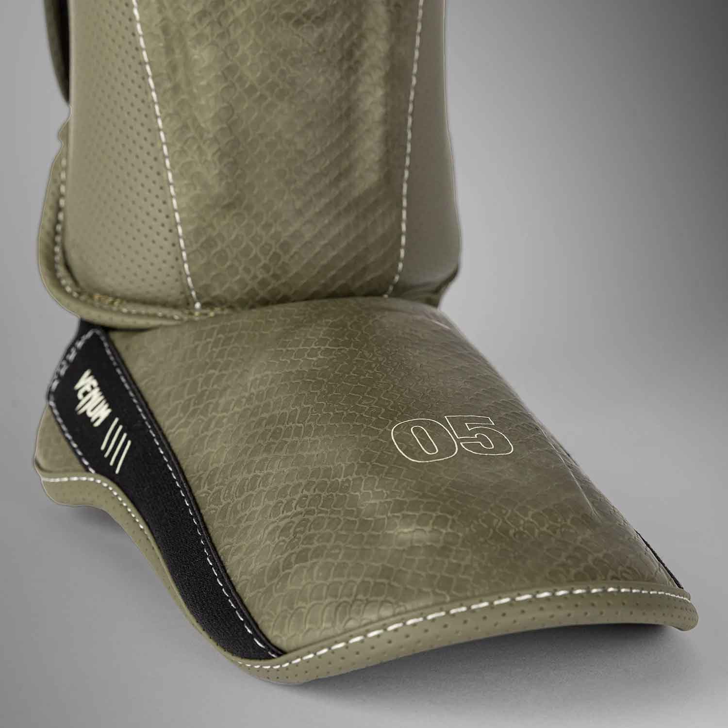 VENUM／ヴェナム　シンガード（レガース）　　Impact Evo Scales Shinguards／インパクト エヴォ スケール シンガード（アーミーグリーン）