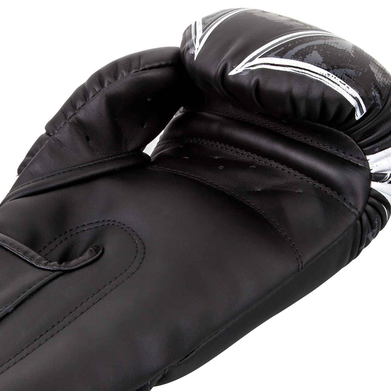 VENUM／ヴェナム　ボクシンググローブ　　GLADIATOR 3.0 BOXING GLOVES／グラディエーター 3.0 ボクシンググローブ（黒／白）