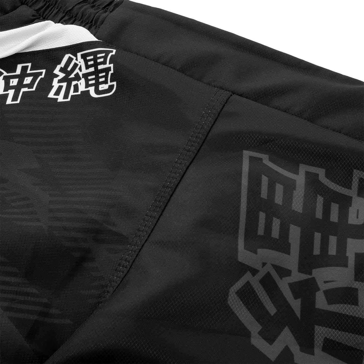 VENUM／ヴェナム　ファイトショーツ　　OKINAWA 2.0 FIGHTSHORTS／沖縄 2.0 ファイトショーツ（黒／白）