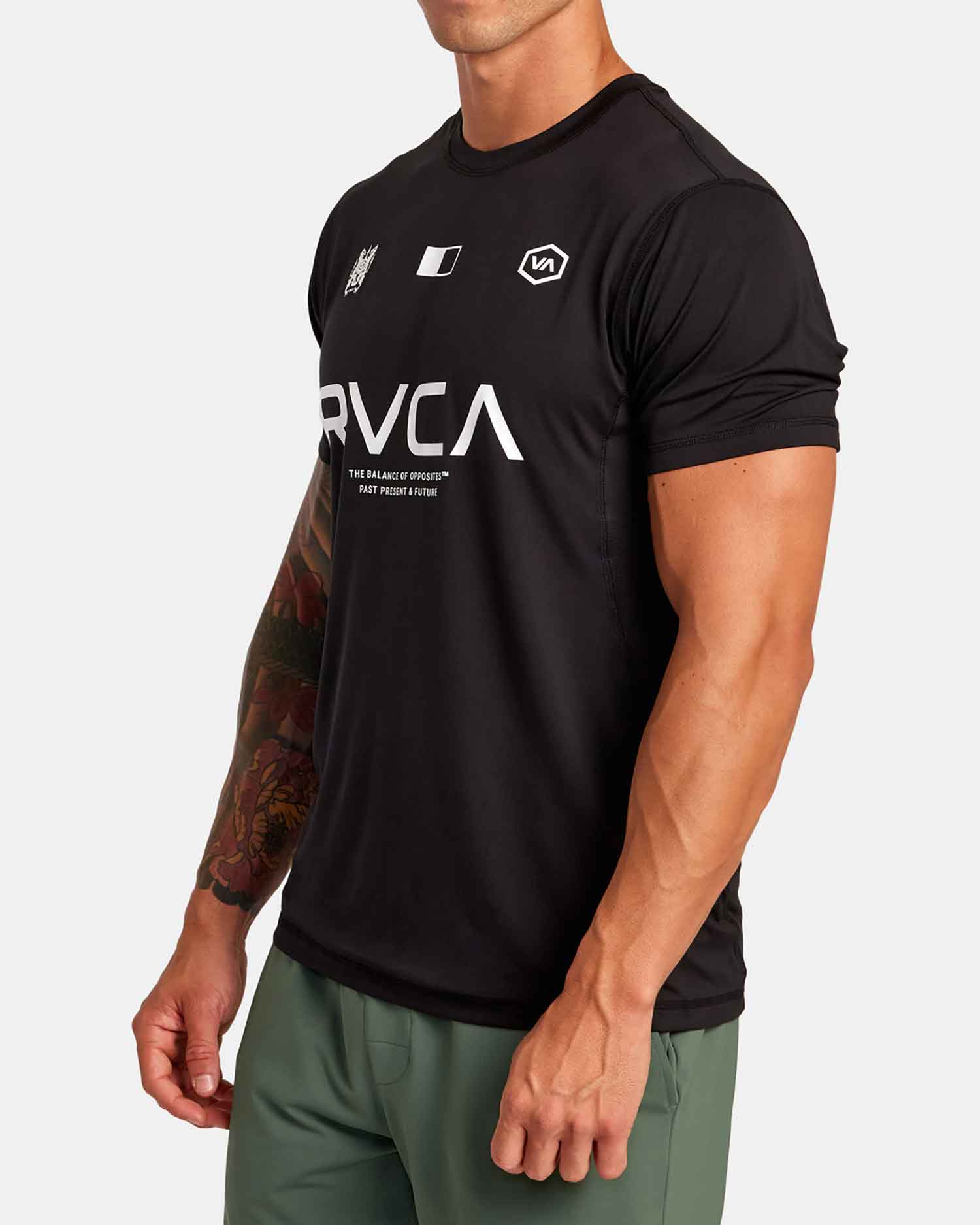 RVCA／ルーカ（ルカ）　Tシャツ　　Vent VA Sport Badge テクニカル トレーニング Tシャツ（黒）