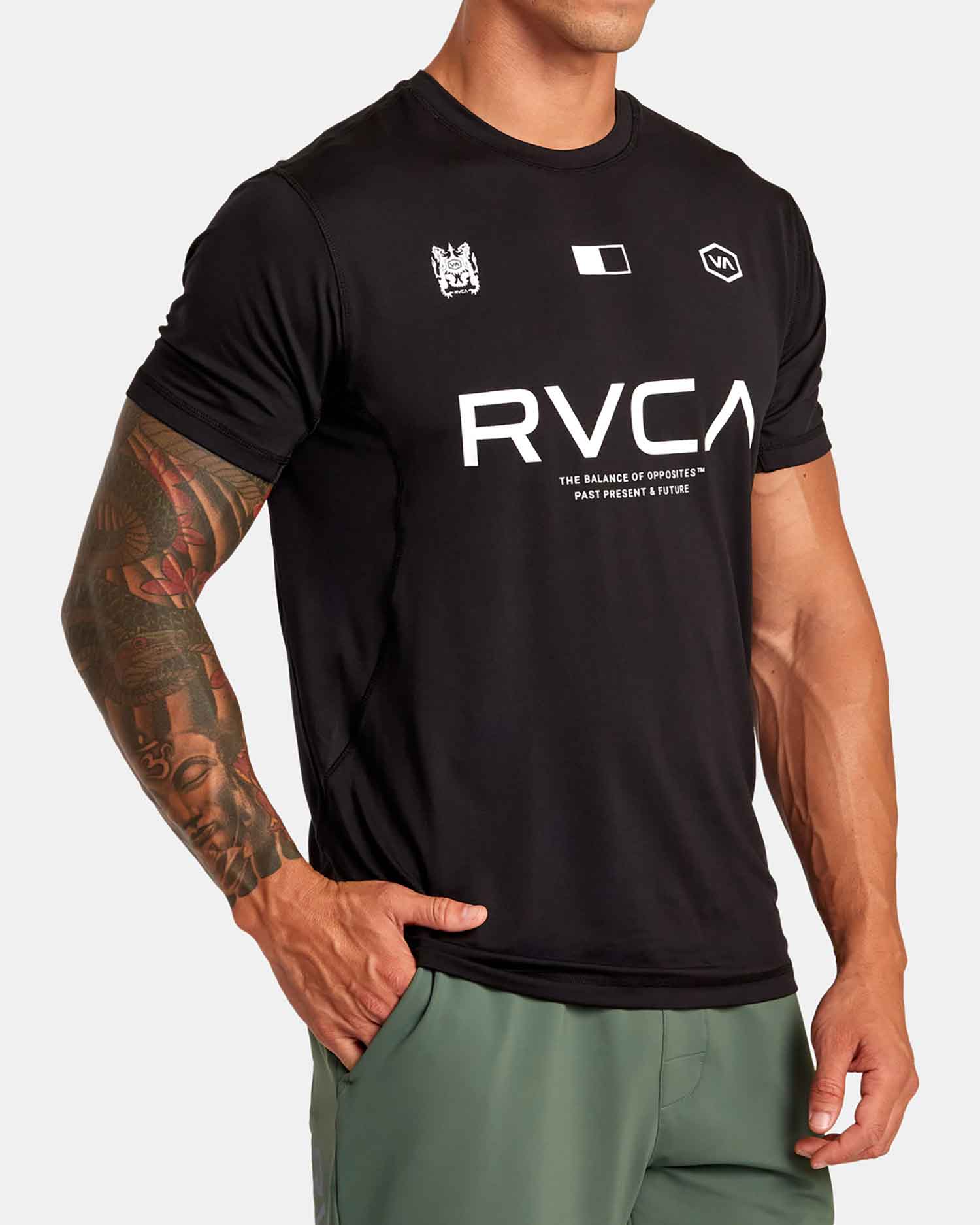 RVCA／ルーカ（ルカ）　Tシャツ　　Vent VA Sport Badge テクニカル トレーニング Tシャツ（黒）