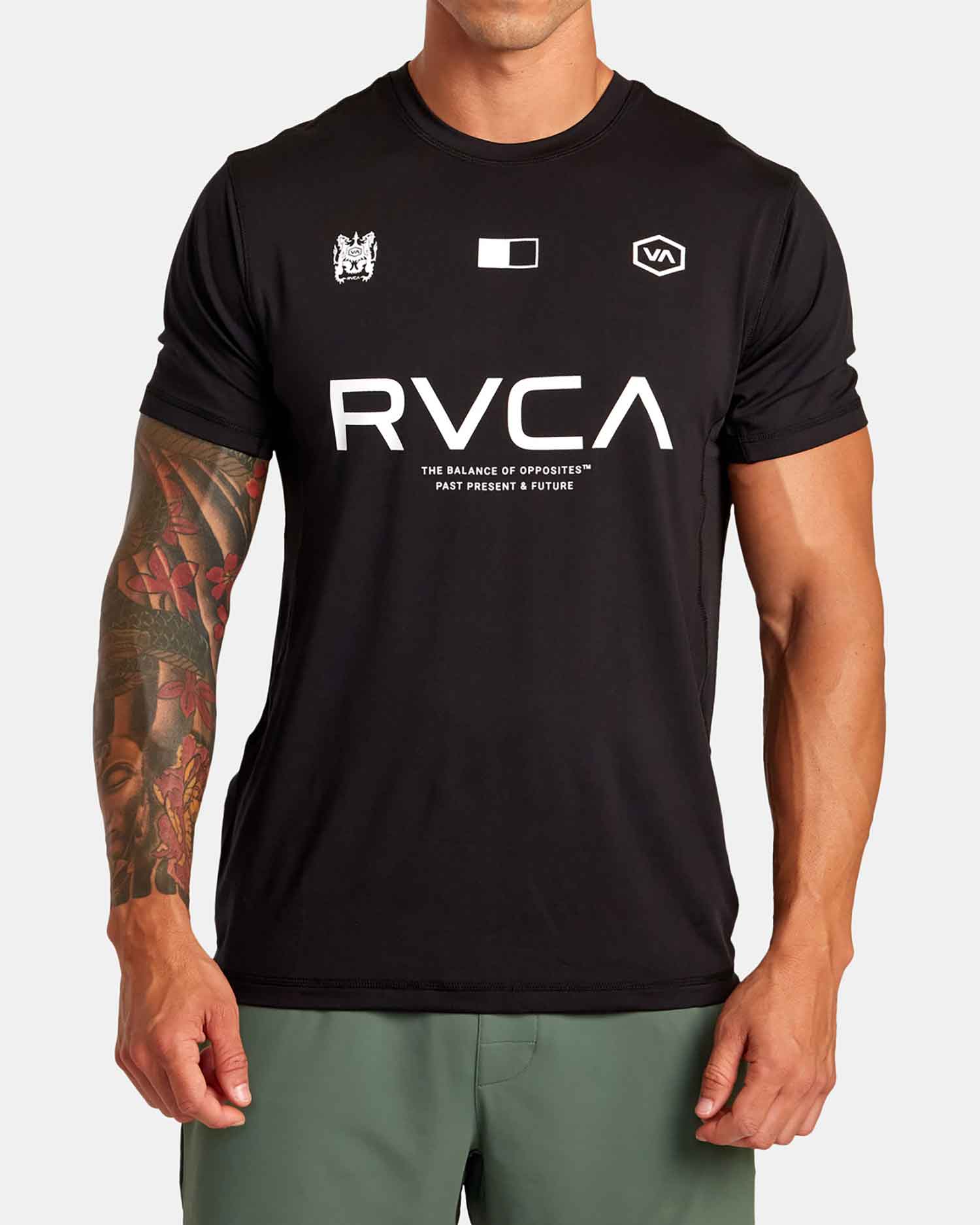 RVCA／ルーカ（ルカ）　Tシャツ　　Vent VA Sport Badge テクニカル トレーニング Tシャツ（黒）