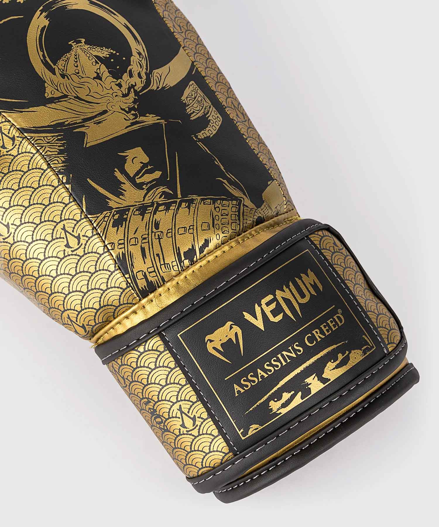VENUM／ヴェナム　ボクシンググローブ　　Venum x Assassin's Creed Shadows Boxing Gloves／限定版ヴェナム×アサシン クリード シャドウズ ボクシンググローブ