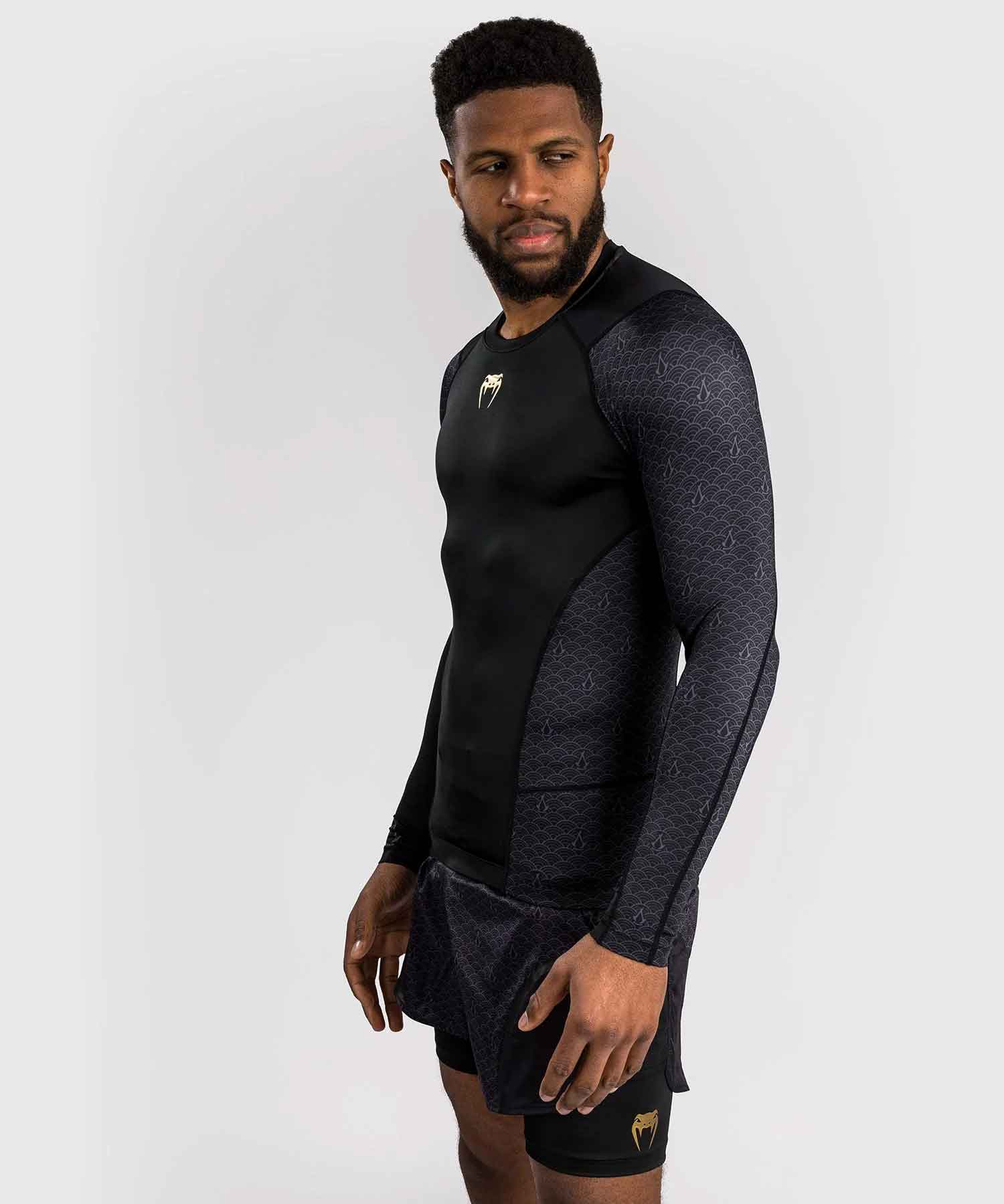 VENUM／ヴェナム　ラッシュガード　　Venum x Assassin's Creed Shadows Rashguard Long Sleeve／限定版ヴェナム×アサシン クリード シャドウズ ラッシュガード（ロングスリーブ）