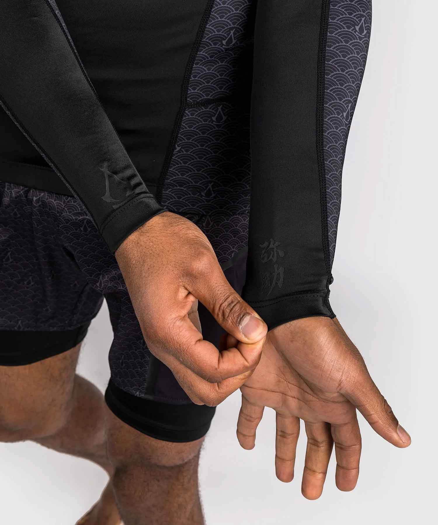 VENUM／ヴェナム　ラッシュガード　　Venum x Assassin's Creed Shadows Rashguard Long Sleeve／限定版ヴェナム×アサシン クリード シャドウズ ラッシュガード（ロングスリーブ）
