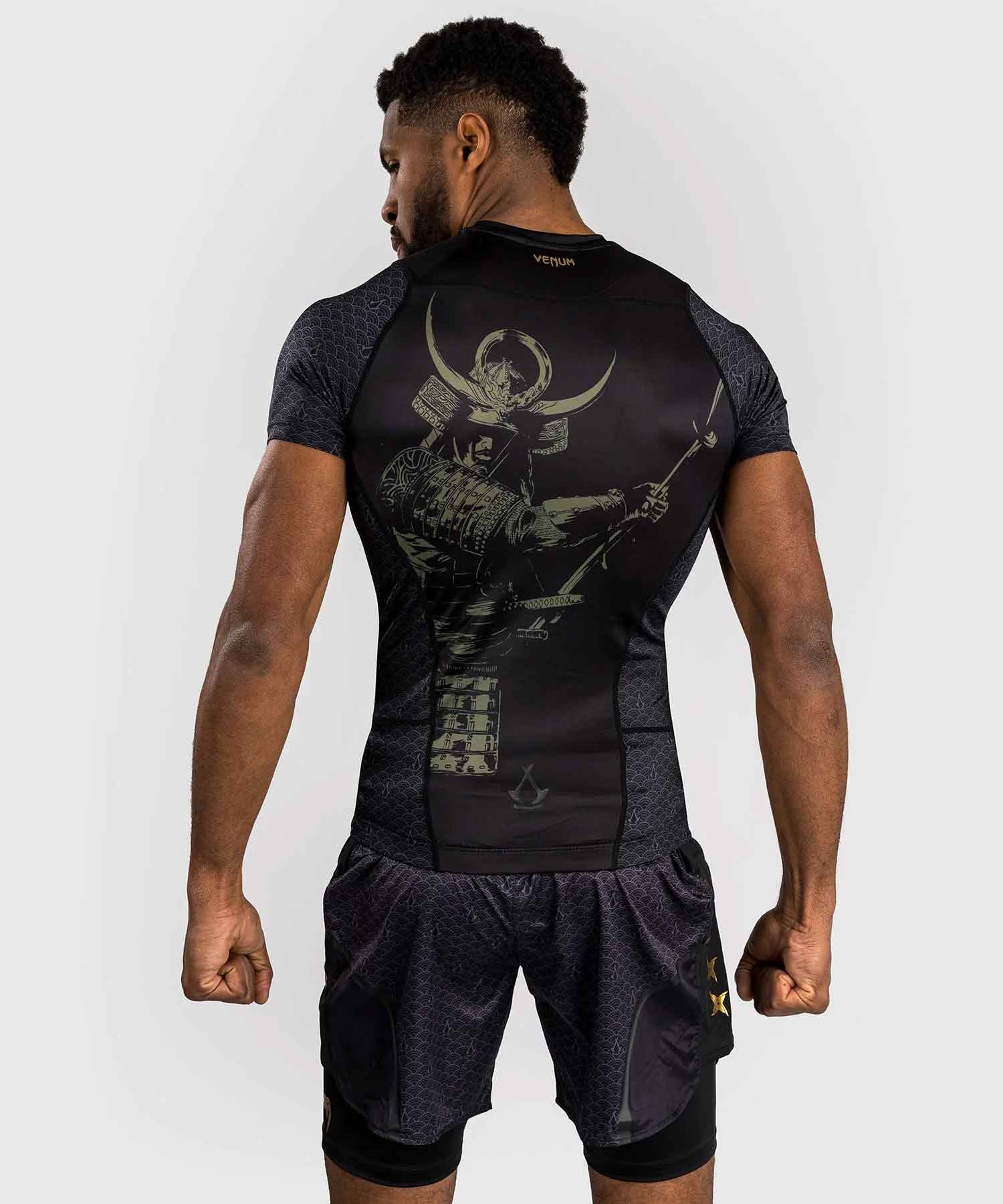 VENUM／ヴェナム　ラッシュガード　　Venum x Assassin's Creed Shadows Rashguard Short Sleeve／限定版ヴェナム×アサシン クリード シャドウズ ラッシュガード（ショートスリーブ）