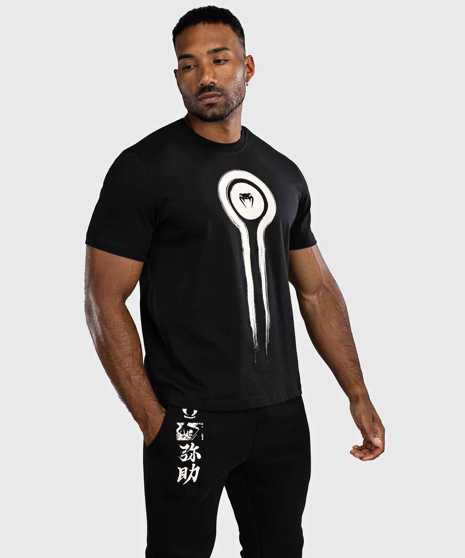 VENUM／ヴェナム　Tシャツ　　Venum x Assassin's Creed Shadows T-Shirt／限定版ヴェナム×アサシン クリード シャドウズ Tシャツ