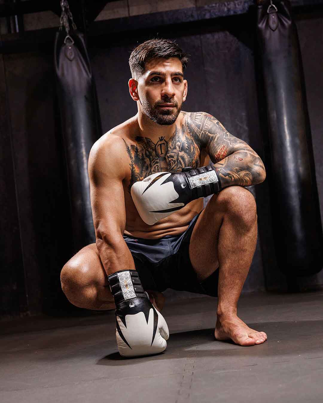 VENUM／ヴェナム　ボクシンググローブ　　Reverso Boxing Gloves／リヴェルソ ボクシンググローブ（スノーホワイト／黒）