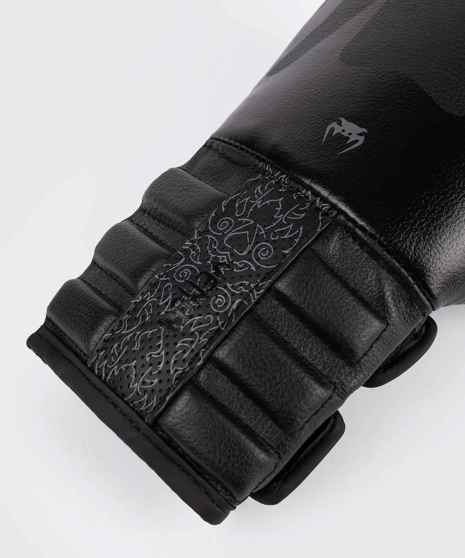 VENUM／ヴェナム　ボクシンググローブ　　Reverso Boxing Gloves／リヴェルソ ボクシンググローブ（マットブラック）