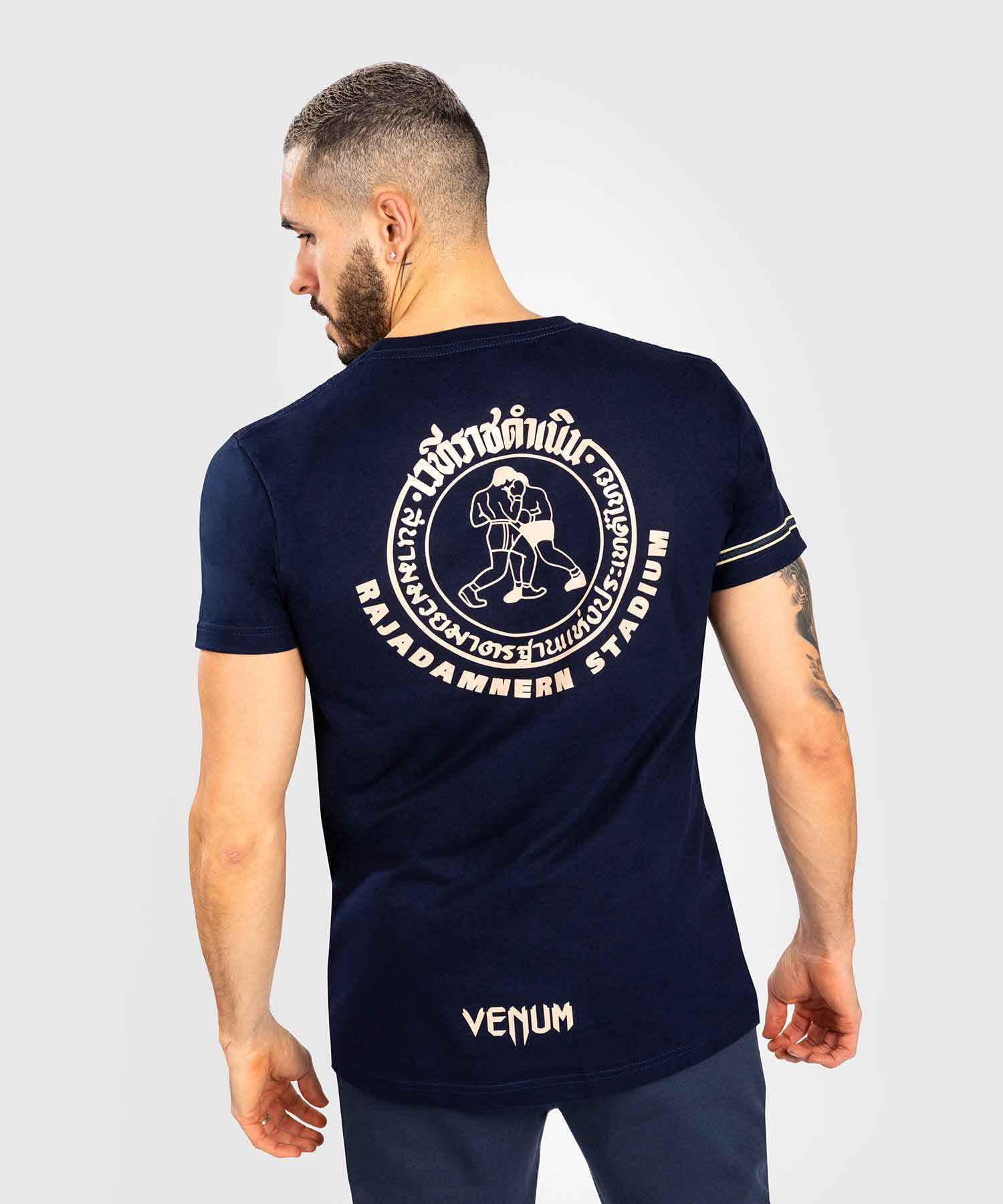 VENUM／ヴェナム　Tシャツ　　RAJADAMNERN X VENUM T-SHIRT／ラジャダムナン×ヴェナム Tシャツ（ネイビーブルー）