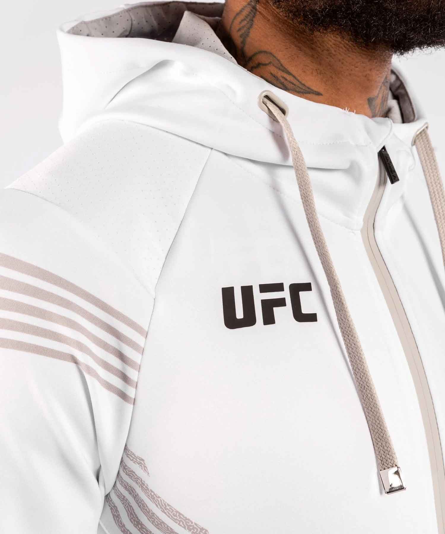 VENUM／ヴェナム　パーカー（フーディー）　　UFC VENUM AUTHENTIC FIGHT NIGHT MEN'S WALKOUT HOODIE／UFC VENUM オーセンティック ファイトナイト メンズ ウォークアウト フーディー（パーカー）白