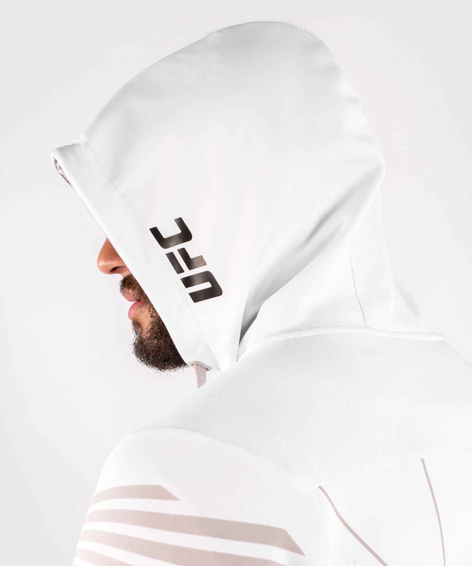 VENUM／ヴェナム　パーカー（フーディー）　　UFC VENUM AUTHENTIC FIGHT NIGHT MEN'S WALKOUT HOODIE／UFC VENUM オーセンティック ファイトナイト メンズ ウォークアウト フーディー（パーカー）白