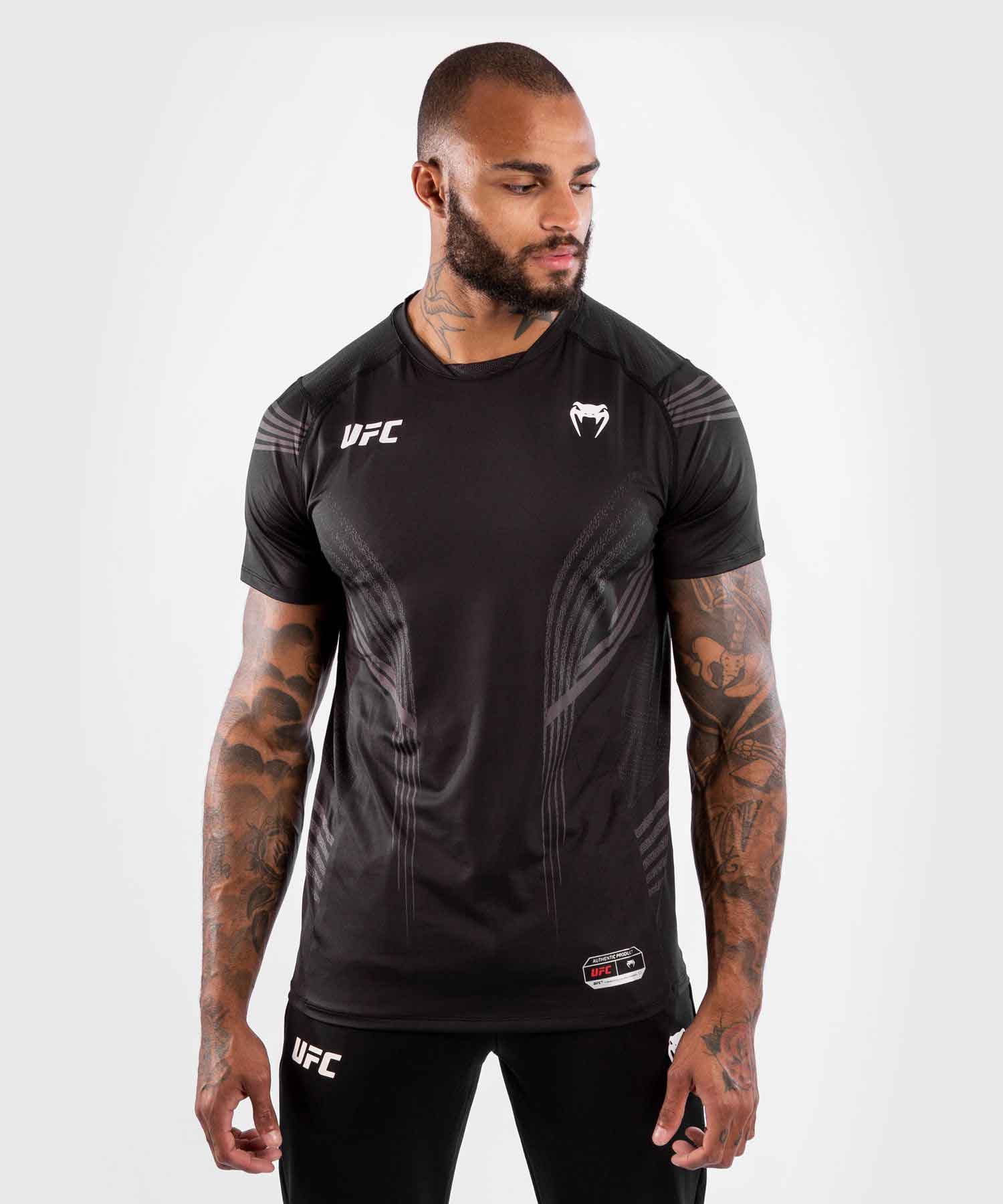 UFC VENUM AUTHENTIC FIGHT NIGHT MEN'S WALKOUT JERSEY／UFC VENUM オーセンティック ファイトナイト メンズ ウォークアウト ジャージ（黒）