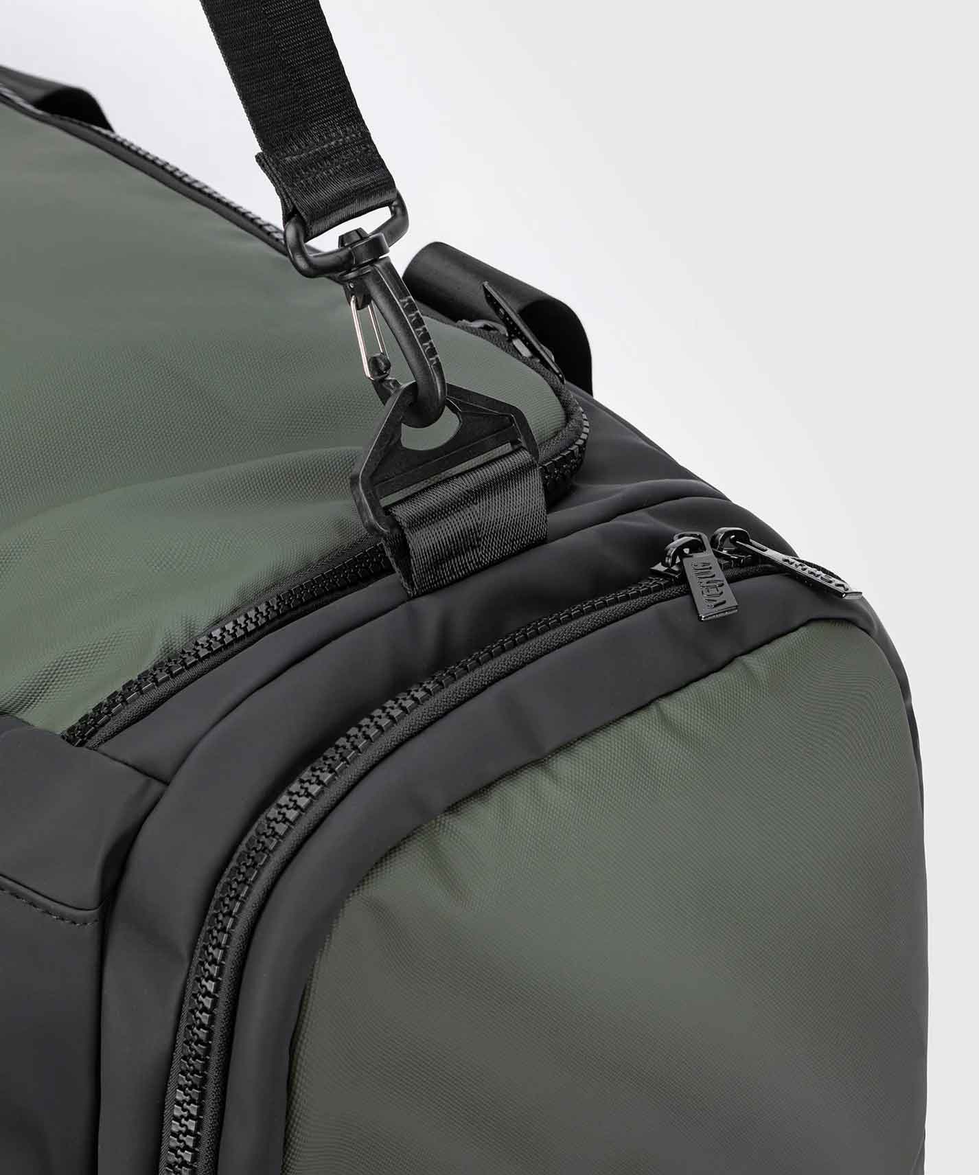 VENUM／ヴェナム　バッグ・バックパック　　Evo 2 Trainer Lite Duffle Bag／エヴォ 2 トレーナー ライト ダッフルバッグ（黒／カーキ）