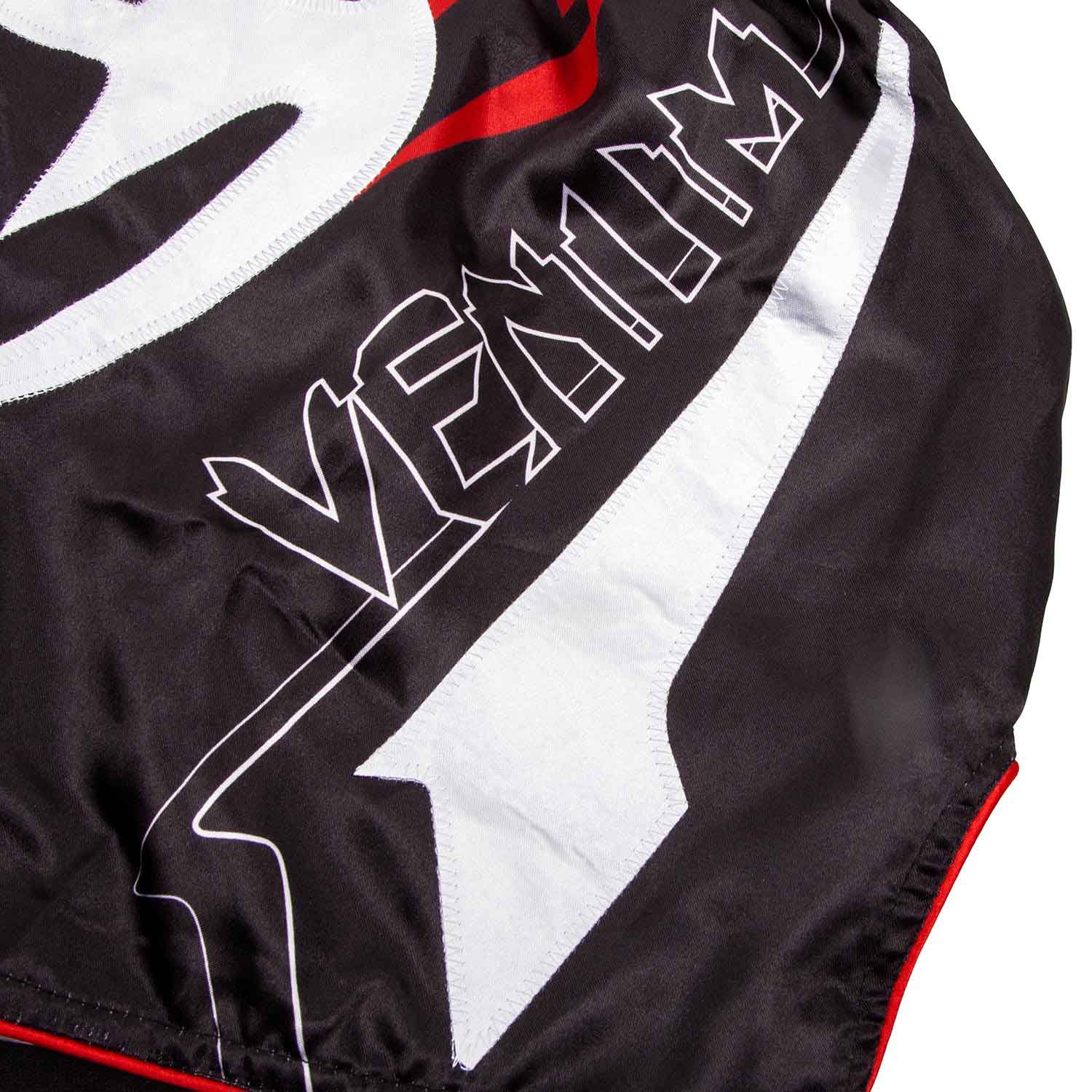 VENUM／ヴェナム　ムエタイショーツ　　SHARP 3.0 MUAY THAI SHORTS／シャープ 3.0 ムエタイショーツ（黒／レッド）