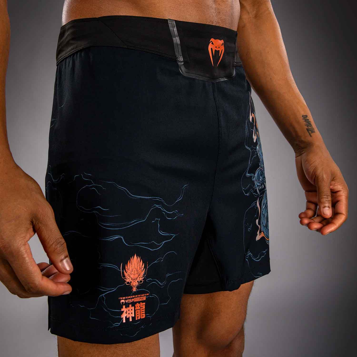 VENUM／ヴェナム　ファイトショーツ　　Thunder Dragon Fightshorts／サンダー ドラゴン ファイトショーツ
