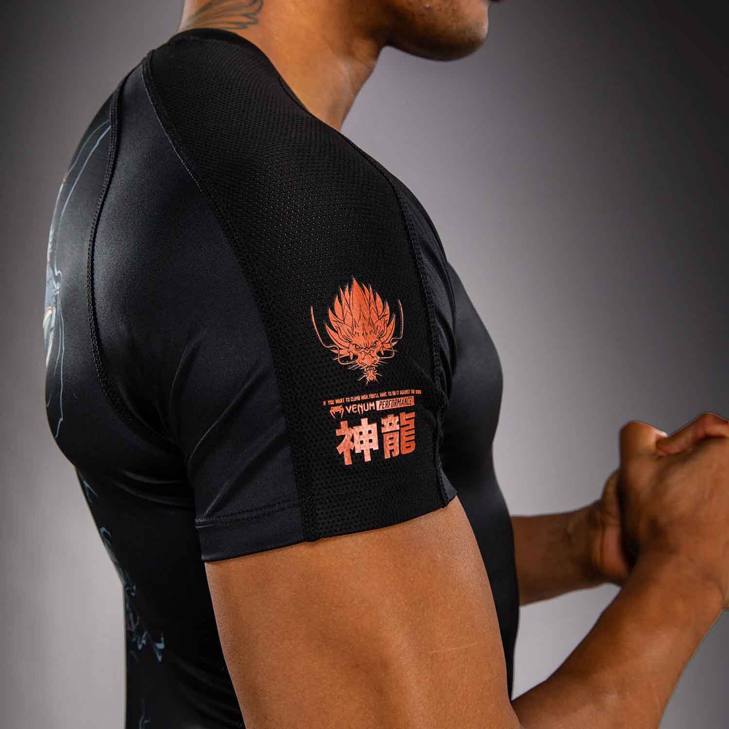 VENUM／ヴェナム　ラッシュガード　　Thunder Dragon Short Sleeves Rashguard／サンダー ドラゴン ショートスリーブ ラッシュガード（黒／オレンジ）