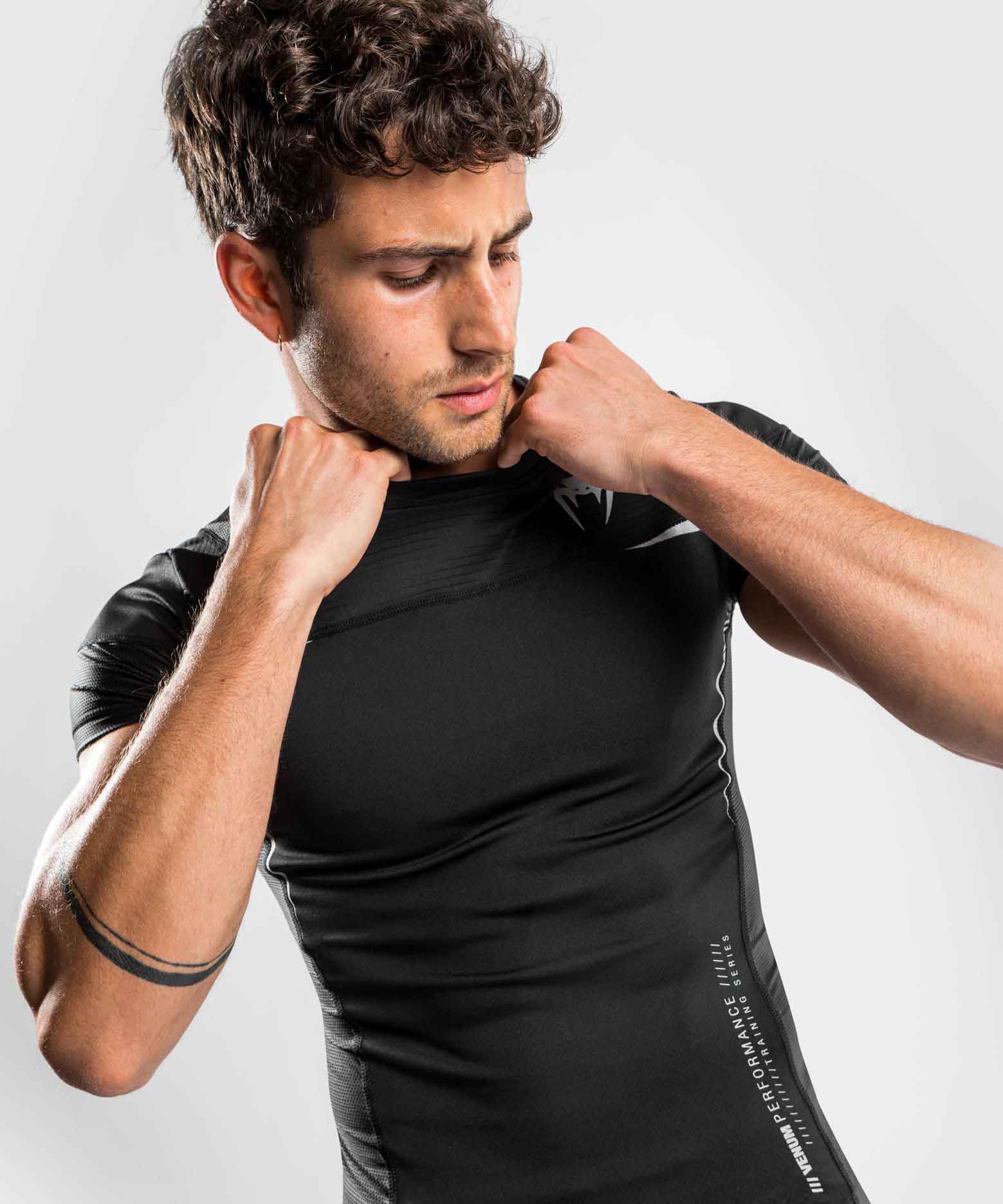 VENUM／ヴェナム　ラッシュガード　　TEMPEST 2.0 RASHGUARD SHORT SLEEVES／テンペスト 2.0 ラッシュガード ショートスリーブ（黒／シルバーグレー／ダークグレー）