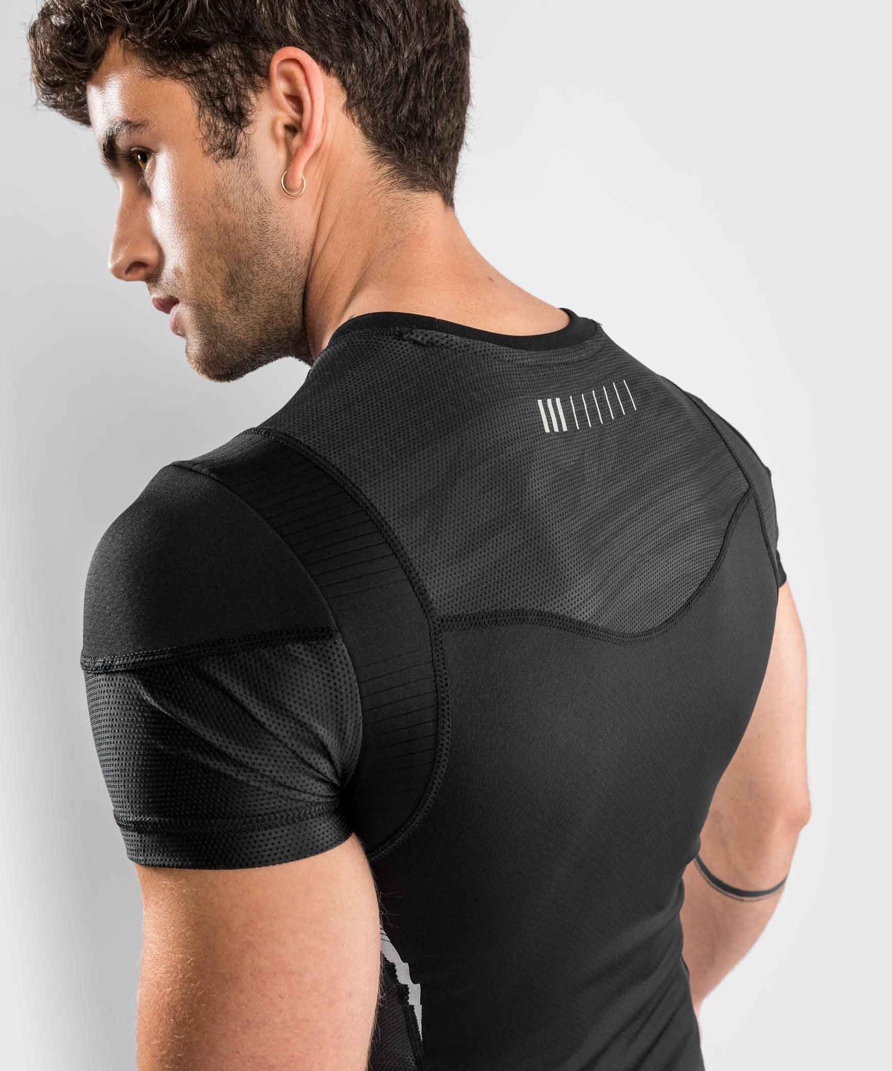 VENUM／ヴェナム　ラッシュガード　　TEMPEST 2.0 RASHGUARD SHORT SLEEVES／テンペスト 2.0 ラッシュガード ショートスリーブ（黒／シルバーグレー／ダークグレー）