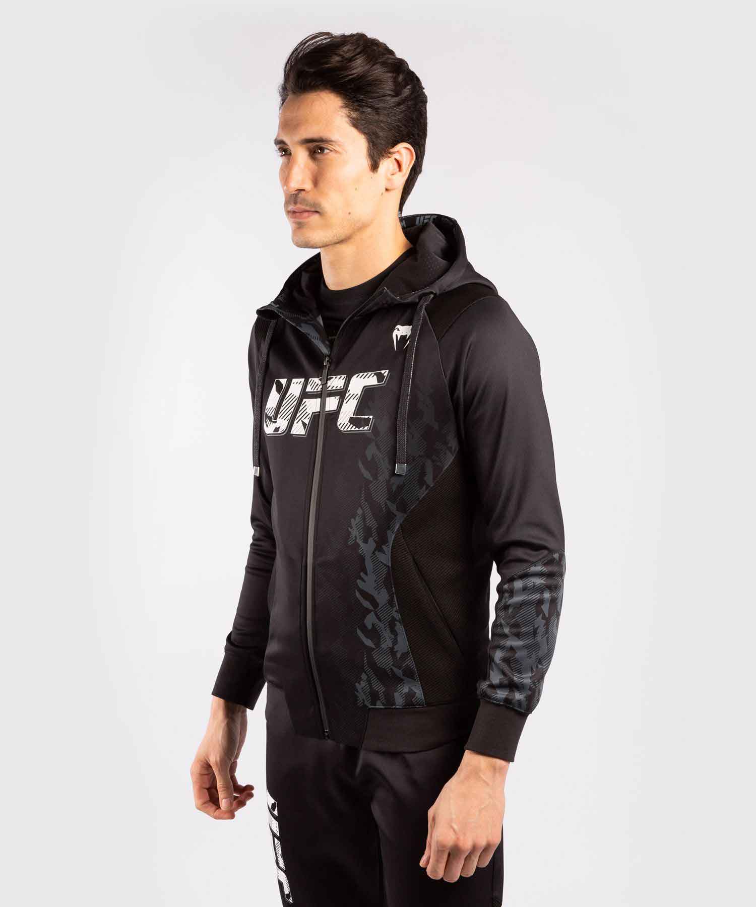 VENUM／ヴェナム　パーカー（フーディー）　　UFC VENUM AUTHENTIC FIGHT WEEK MEN'S ZIP HOODIE／UFC VENUM オーセンティック ファイトウィーク メンズ ジップフーディー（パーカー）黒／白／グレー