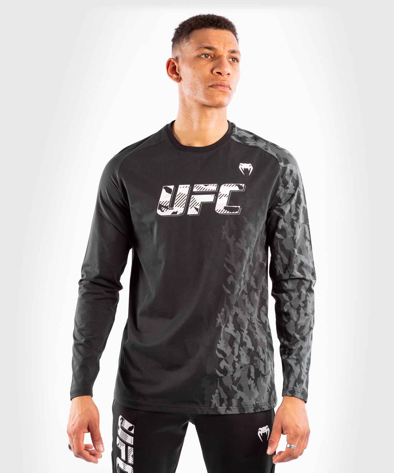 VENUM／ヴェナム　ロングスリーブ　　UFC VENUM AUTHENTIC FIGHT WEEK MEN'S LONG SLEEVE／UFC VENUM オーセンティック ファイトウィーク メンズ ロングスリーブ（黒）